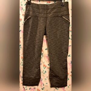 NWOT Athleta Relay Grey Yoga Gym Exercise Crop Capri Legging Pants SZ S